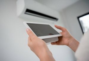 Dùng điện thoại để bật điều hòa
